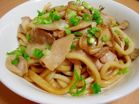 豚バラと舞茸のバター醤油焼きうどん